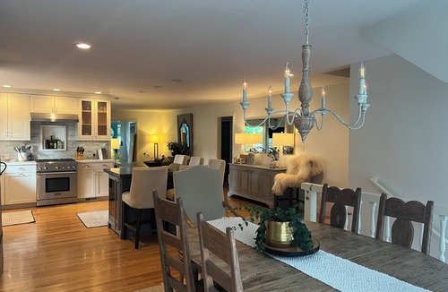 San Rafael House | Feeling of resort living, 4 x 3 house in serene San Rafael, close to everything!
