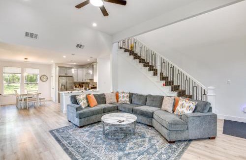 Gun Barrel City House | Fire Pit + Grill: Lakeside Gun Barrel City Home!