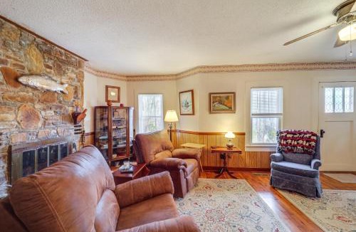 Linville Falls House | Fire Pit & Porch! Rustic Linville Falls Cottage