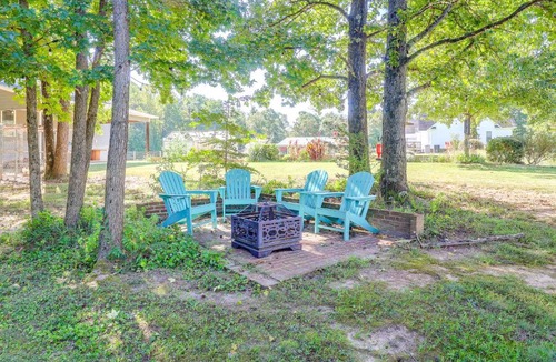 Wilsons Apartment | Fire Pit + Yard: Peaceful Nottoway County Apt