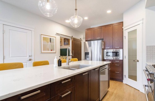 West Edmonton House | Firelight Lodge: Hot Tub & King Suite
