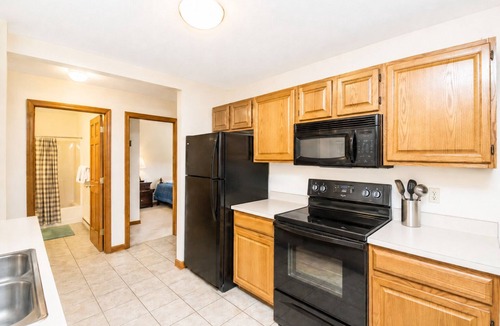 Intervale Condo | Fireside Eagle Ridge Retreat - Mountain Views & Pool - 5 Mi to Storyland