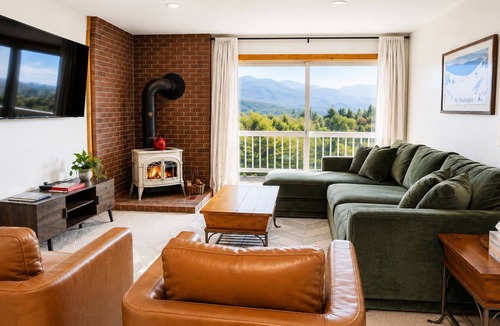 Intervale Condo | Fireside Eagle Ridge Retreat - Mountain Views & Pool - 5 Mi to Storyland