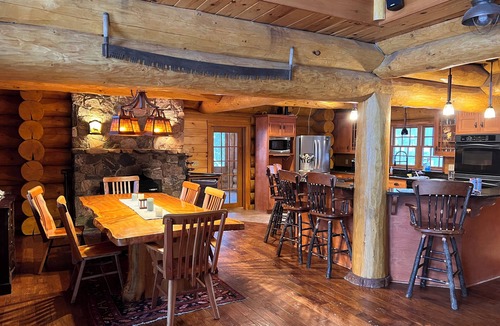 Carrabassett Valley House | Fireside Lodge. A Fantastic 5-bedroom log home in Carrabassett Valley.