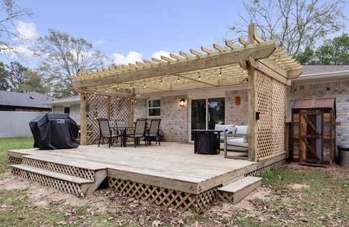 Conroe House | Fish/Relax at Lakefront Retreat Sleeps 10 Pets OK