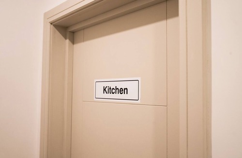 Sutton Central Apartment | Five star boutique studio apartment.