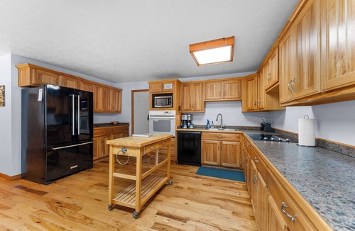Omaha House | Flag Springs House - only 20 minutes from Branson