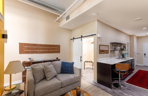 Fifth Ward Apartment | Flexhome Walker's Point Studio A2