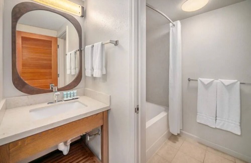 Kahului Hotel | For The Whole Family! 3 Relaxing Units, Outdoor Pool, Oceanfront, Dog-Friendly!