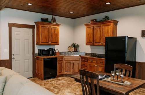 Dundee Cabin | Forest Stream Suite: Luxury Suite in Amish Country, Ohio
