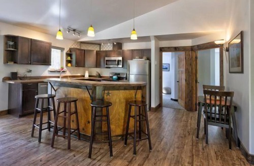 Talkeetna Ski Chalet | Forrest Glenn Chalet in Talkeetna, Alaska. Family Friendly, Near Denali National Park, Sleeps 8