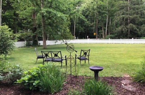 Indianapolis Apartment | Fox Knoll 2- Studio-Sleeps 2-Grand Park, Concerts, Butler! Park-Like Setting!