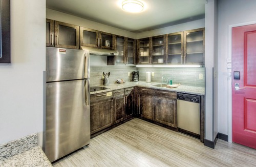 Columbus Apartment | Free Breakfast! Suite Only 1 Mile from OSU! Indoor Pool!