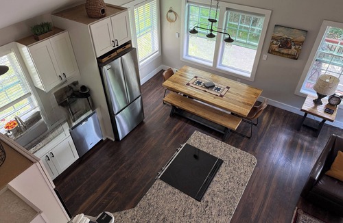 Charter Hills Cottage | Free EV charging, loft, views, hot tub, pets, private, 2 beds, firepit & deck