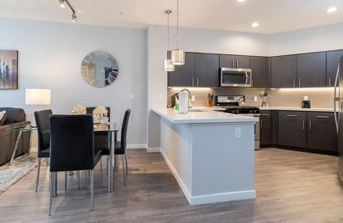 Menlo Park Apartment | Free Parking! Heated Pool & Spa | nr Menlo Park Rail