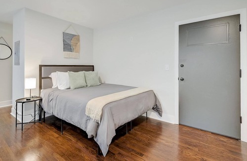 Walnut Hills Apartment | Frontdesk | Walnut Hills Studio Apt