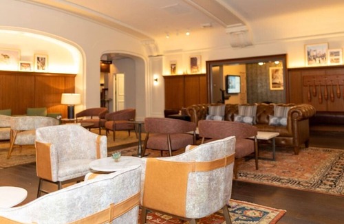 South Beach Hotel | Full Bed Stay in Historic 1926 Hotel | Free Breakfast Waterfront is Steps Away