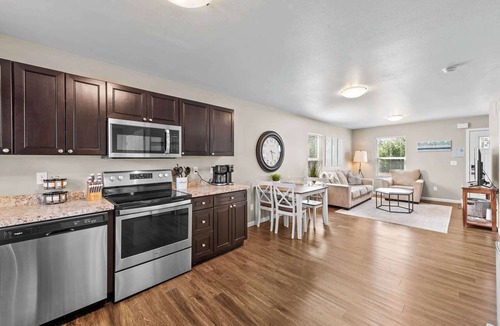 Meadow Lakes House | Full Kitchen, In-Suite Laundry, Wi-Fi, and Parking