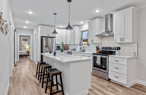 St. Louis House | Fully Stocked 4BR Bungalow | Near Tower Grove Park & The Grove | Free Parking