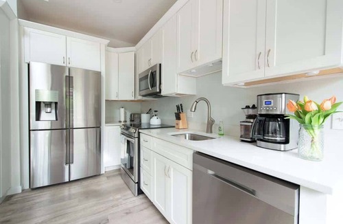 South Casco House | Fully Updated Lake View Home on Thomas Pond