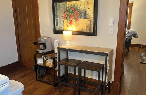 Lexington Apartment | Furnished sweet retreat, 2-bedroom apartment in Lexington - WiFi, W/D, Parking