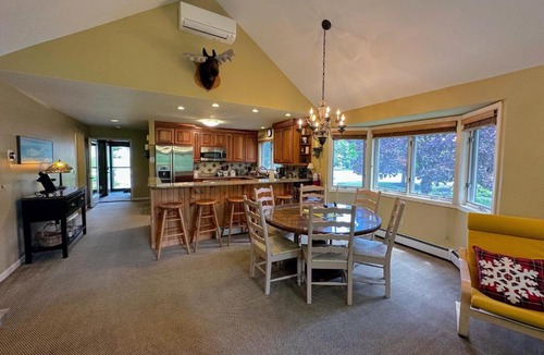 Carroll House | FV27 Luxurious Mt Washington Hotel golf course home