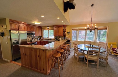 Carroll House | FV27 Luxurious Mt Washington Hotel golf course home