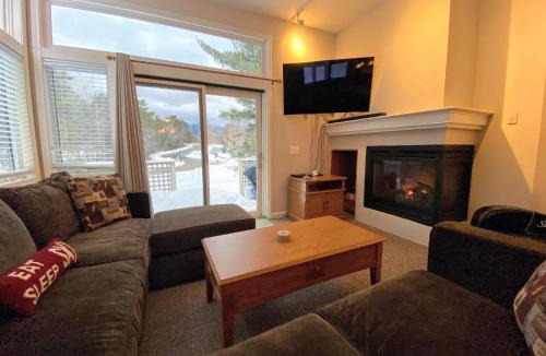 Carroll Apartment | FV50 Pet friendly single level home in Bretton Woods walk to golf course and Mt Washington Hotel