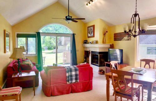 Carroll Villa | G2 Sunny and homey Fairway Village Townhome right on the Omni Mount Washington Hotel golf course