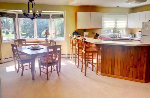 Carroll Villa | G2 Sunny and homey Fairway Village Townhome right on the Omni Mount Washington Hotel golf course