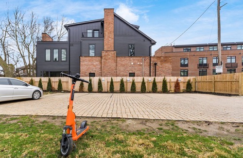 Italian Village House | Galla House On High Street! FREE Parking!