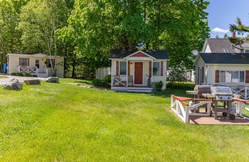 Hulls Cove Cabin | Gallagher`s Travels Cabin 4 (2 Bedroom king/Queen)