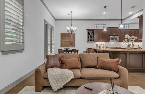 Grogan's Mill House | Gated Luxury Haven with Pool - The Woodlands, TX