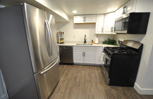 Hillcrest House | Gather and Getaway! 3 bed 2 bath