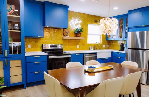 Austin Ave. House | Gather your group! ~ 4 Pet friendly homes + hot tub & fire pits ~ Sleeps 20