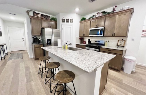 Wellborn House | GIG ’EM LANE 3BR Grill & Fire Pit Coffee Bar 75" TV Near Hwy 6