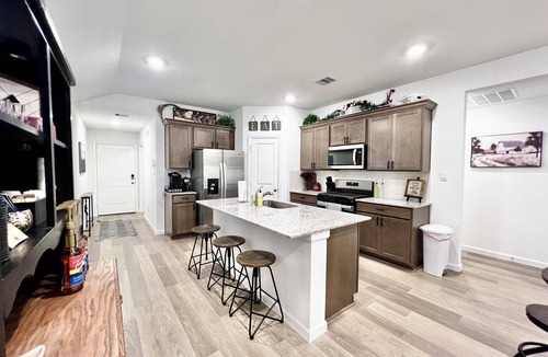 Wellborn House | GIG ’EM LANE 3BR Grill & Fire Pit Coffee Bar 75" TV Near Hwy 6