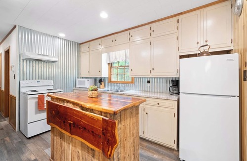 Newland Cottage | Gingercake Mountain Cottage on the east edge of Linville Gorge
