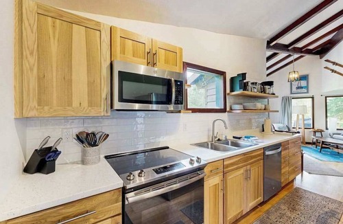 Girdwood House | Girdwood Mountain House | Privacy | Tall Ceilings