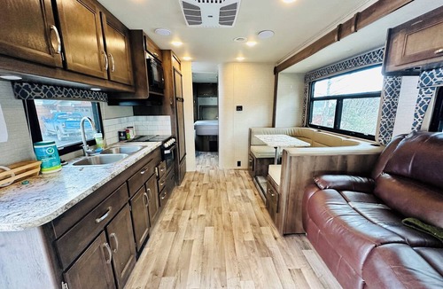 Eagle River House | Girdwood Mountain View Paradise