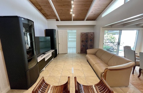 Manoa House | Glamorous 5BR Home near Waikiki