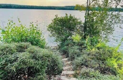Monmouth House | Glamping Lakefront Island Retreat w/Kayak & Pet-Friendly