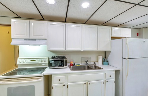 Glenburn Apartment | Glenburn Studio ~ 5 Mi to Treworgy Family Orchards