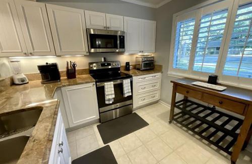 Arcadian Shores House | Glorious Cottage with Fireplace in Myrtle Beach, South Carolina
