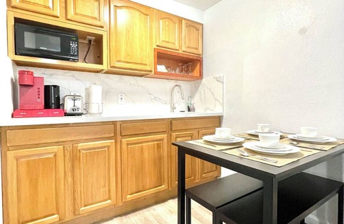 Sunset District Apartment | Golden Gate Park Sweet: 2 BD and 1BA Unit-10MIN to Golden Gate Park