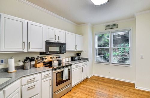 Mountain Air Condo | Golfer's Oasis! Mtn Cabin w/Balcony in Burnsville