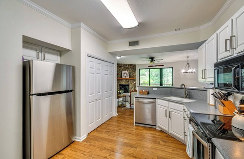 Mountain Air Condo | Golfer's Oasis! Mtn Cabin w/Balcony in Burnsville