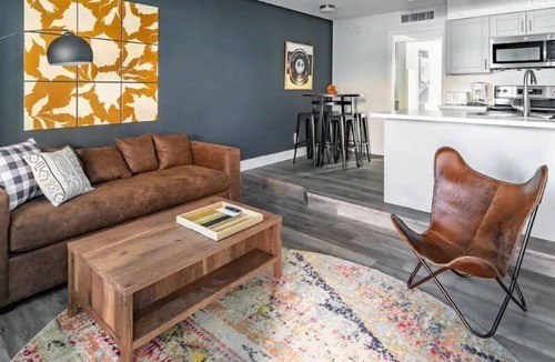 Goebel Apartment | Gorgeous CozySuites Camelback w/pool,parking! 03