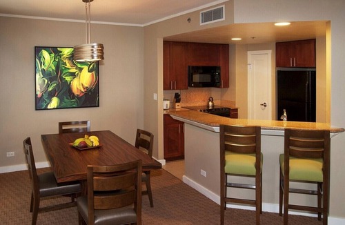 Waikiki Resort | Gorgeous Hilton Hawaiian Village Lagoon Tower Ocean Front Premium 2 Bedroom Unit
