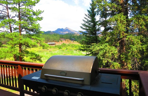 Colorado Springs Ski Chalet | GORGEOUS MOUNTAIN RETREAT WITH PANORAMIC VIEWS, PIKES PEAK NATIONAL FOREST